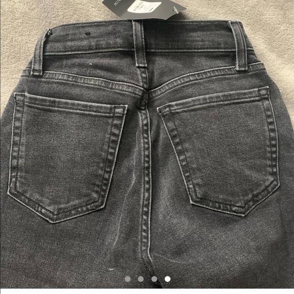 Never worn!! FASHIONNOVA BLACK V CUT STRAIGHT LEG JEANS - Picture 3 of 4